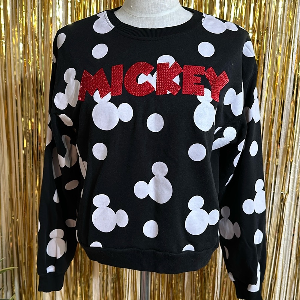 Pretty Mickey Mouse Sweat Shirt.♥️